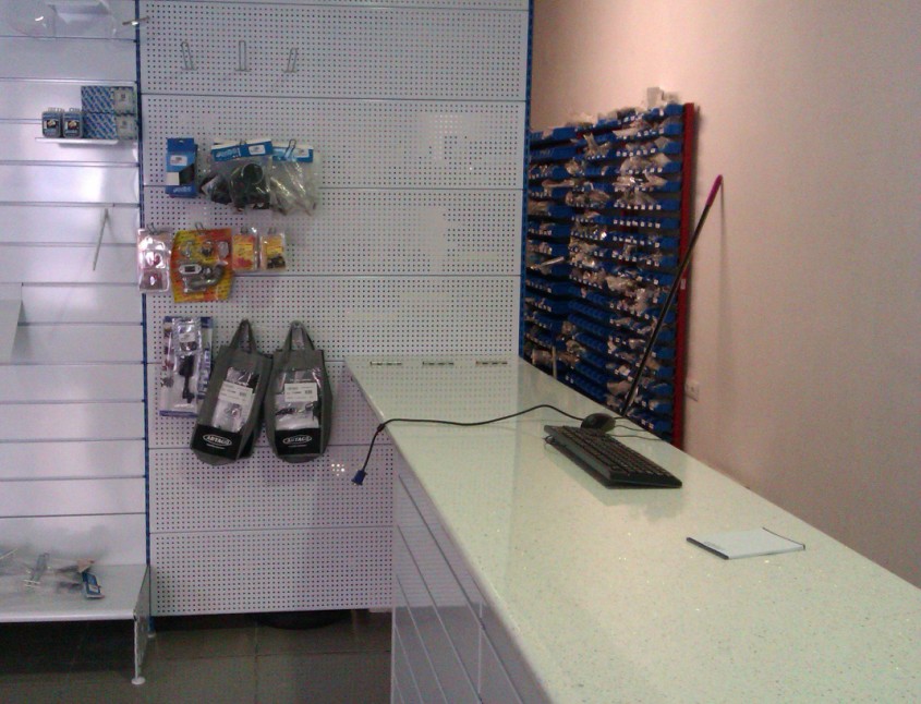 mostrador metalico con puerta batiente